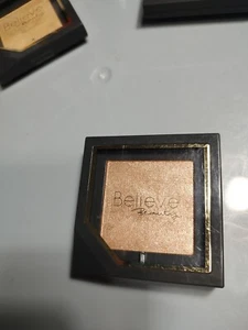 Polvo resaltador de acabado radiante Believe Beauty - perlas rosadas - red con etiquetas 0,14 oz - Imagen 1 de 4