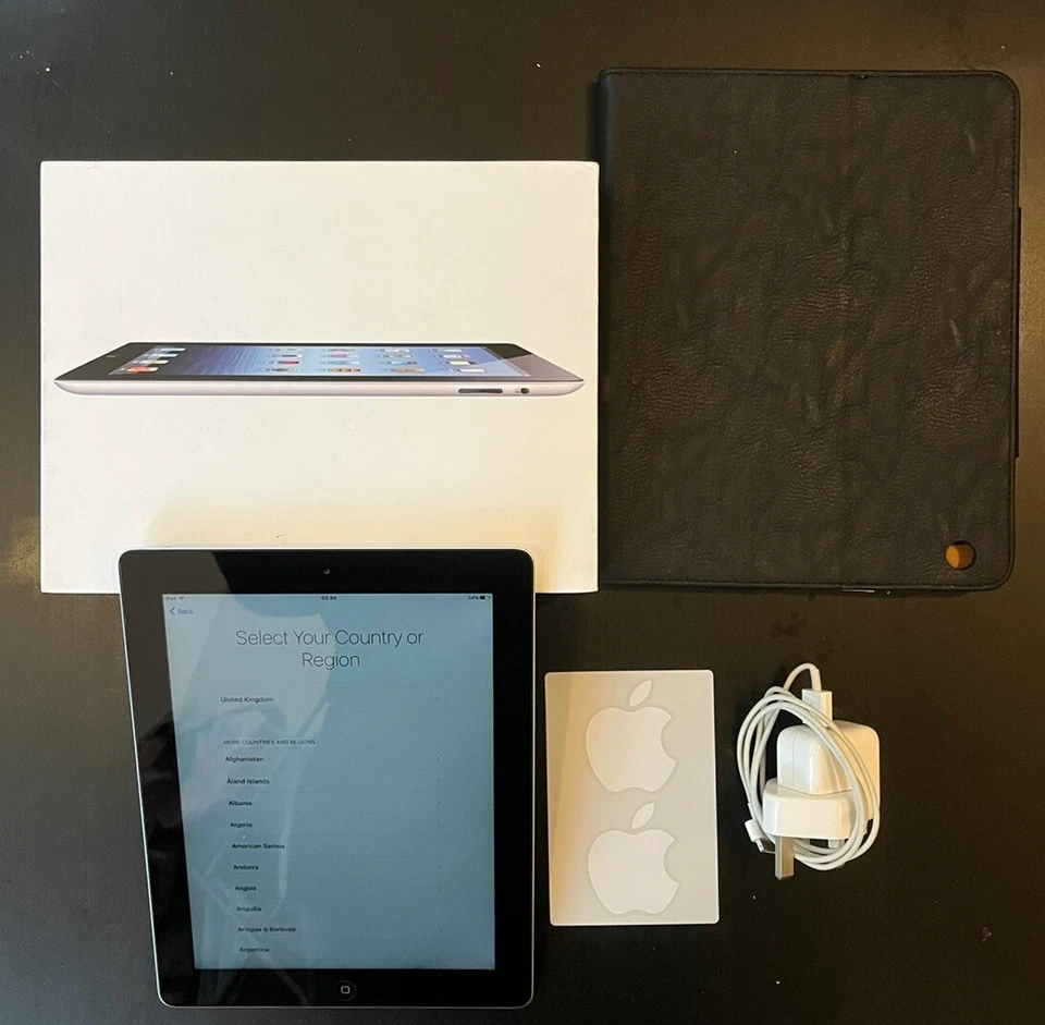 Apple iPad A1416 LOCKED!!! Great Condition plus Genuine Accessories Boxed Spares - Image 1 of 4