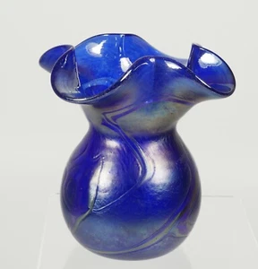 Beautiful Mtarfa Iridescent Art Glass Wavy Edge Vase - Picture 1 of 4