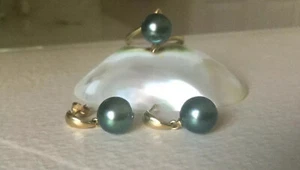 Set aus echten natürlichen grünen Tahitiperlen Ohrringen und Halskette - Bild 1 von 11