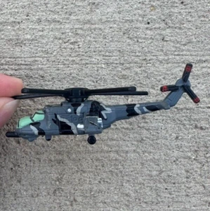 Vintage 1993 Micro Machines Military Aircraft MI-24 Hind Attack Helicopter - Picture 1 of 3