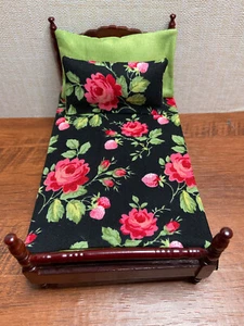 Miniature Dollhouse twin Bedspread blanket 2 Pillow 1:12scale strawberry roses - Picture 1 of 6