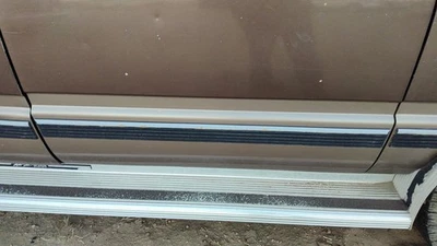 Moldura trasera izquierda conductor Chevy Suburban 1992-1999 de puerta OEM moldura trasera Foto 1 de 4