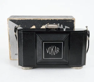 - VINTAGE VOKAR MODEL A ART DECO DESIGN 1939 120 FILM CAMERA - Picture 1 of 7