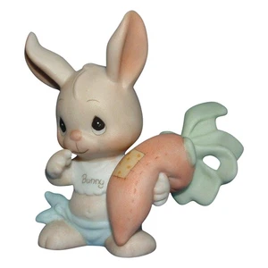 Figura Precious Moments: Club de cumpleaños BC881 Somebunny Cares (3") - Imagen 1 de 3