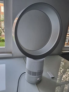 Dyson AM06 Cool Desk Fan 10” Bladeless Fan, Strong and Very Quiet, with Remote - Picture 1 of 3