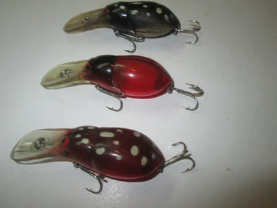 Lote de 3 señuelos. Desconocido Grupo STORM PRE RAPALA BUG PLUG. RARO. ¿Quizás 2 SIN PESCAR? Foto 1 de 4