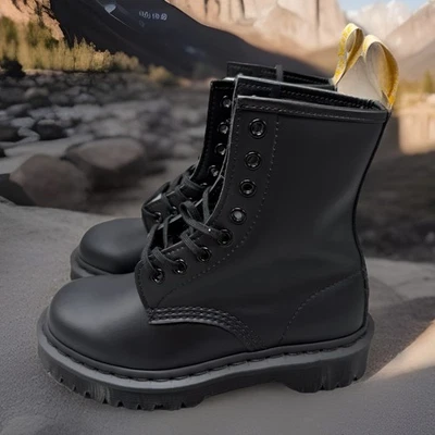 Botas de combate Dr. Martens 27032 para mujer mono cuero vegano negras con cordones talla 5 NUEVAS Foto 1 de 4
