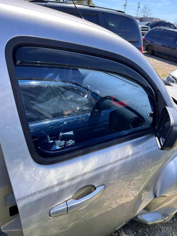2006 7 8 9 10 2011 Chevrolet HHR Front Right Passenger Door Window Glass - Image 1 of 1
