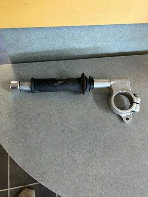 Manillar lateral derecho Suzuki 1988-1990 GSXR750 OEM 56111-17C00 PIEZA OEM Foto 1 de 2