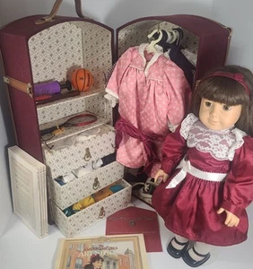 Lot POUPÉE, malle Storybrook American Girl Samatha, vêtements, accessoires 50+ articles - Photo 1/20