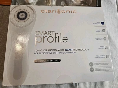 Nuevo en caja Sistema de limpieza de piel Clarisonic Smart Profile con cargador y cabezal de cepillo adicional Foto 1 de 4