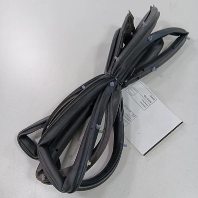 Sello de goma para puerta trasero pasajero derecho Mazda CX-5 2016 2015 2014 2013 Foto 1 de 4