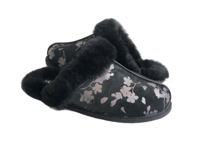 ZAPATILLAS UGG SCUFFETTE II FLORAL FORRADAS DE PIEL DE OVEJA NEGRAS EE. UU. 8 / UE 39 / REINO UNIDO 6 Foto 1 de 4