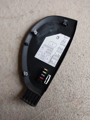 Chevrolet Suburban 1500 2007-2013 caja de fusibles cubierta tablero moldura OEM 25826955 Foto 1 de 2