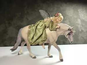1:12 Dollhouse Art Doll Dressing Easy~Dana BURTON ~FATA A CAVALLO ~tutorial - Foto 1 di 2