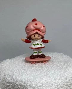 Strawberry Shortcake On A Skateboard Mini PVC Figure Strawberryland Miniatures - Picture 1 of 4