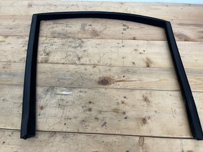 97-03 BMW E39 528 530 525i Puerta Trasera IZQUIERDA VENTANA CRISTAL CANAL GOMA SELLO Foto 1 de 4