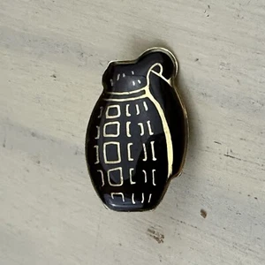 PIN GRANADA - De Colección Años 80 Sombrero Negro y Dorado Camisa Pin Pinback - ¡IMPRESCINDIBLE! - Imagen 1 de 4