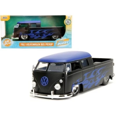 34231 BY JADA 1963 VOLKSWAGEN BUS PICKUP NEGRO MATE CON LLAMAS 1/24 DIECAST CAR Foto 1 de 4