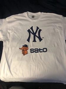 Nueva Camisa Blanca Logotipo de los Yankees de Nueva York Sato Healthcare Talla XL Estadio Regalo - Imagen 1 de 8