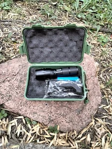 ¡Linternas recargables Letmy ultrabrillantes grado militar XML T6 2 para 17,99! - Imagen 1 de 2