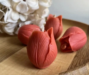 Vela hecha a mano tulipán cera de abejas natural decoración interior hogar rosa delicado aroma - Imagen 1 de 2