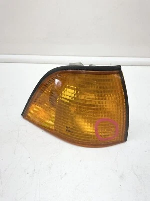 BMW 318i 1992-1999 delantero derecho pasajero estacionamiento trun esquina señal luz OEM Foto 1 de 4