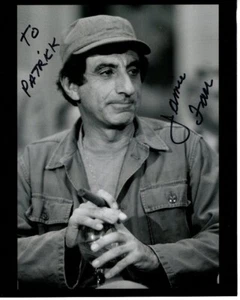 Fotografía firmada autografiada por Jamie Farr 8x10 M*A*S*H MAXWELL KLINGER - a John - Imagen 1 de 1