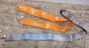 Disney 100 Aniversario Auténtico Cordón Disneyland 2024 + Naranja Disneyland Nuevo - Imagen 1 de 3
