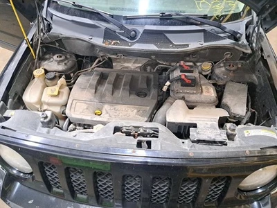 Puntal lado del conductor izquierdo Patriot Sku #4198406 2014 Foto 1 de 4