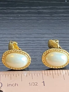 Vtg-New Classic Trifari tm Clip Oval Earrings Faux Pearl/Gold Tone Button Signed - Picture 1 of 6