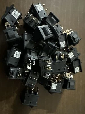 KIT 26pz INTERRUTTORE CON LED ROSSO UNIPOLARE A BILANCIERE  ON/OFF 250V - Immagine 1 di 3