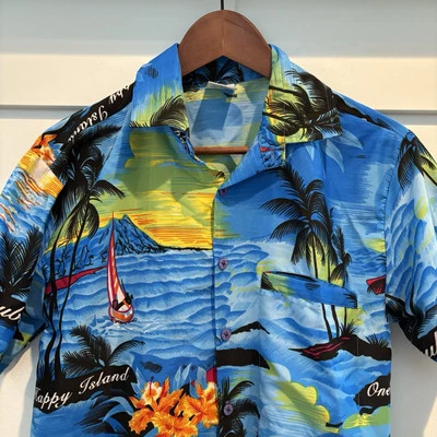 Camisa Hawaiana Rima Hombres Pequeña Azul Aruba One Happy Island Playa Puesta de Sol Vacaciones Foto 1 de 4