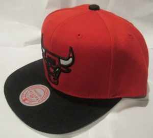 Nuevo con etiquetas NBA Mitchell & Ness Snapback Sombrero - Chicago Bulls OSFM ala roja/negra 1966 - Imagen 1 de 6