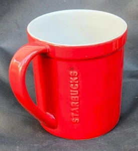 Starbucks 2012 rojo 16 oz. Taza con letras elevadas (usada en excelente estado) - Imagen 1 de 6