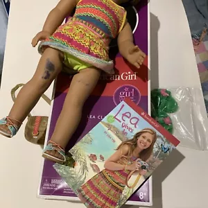 MUÑECA CHICA AMERICANA Niña del Año 2016 LEA CLAR18" Caja. Marcado. Ver fotos - Imagen 1 de 8