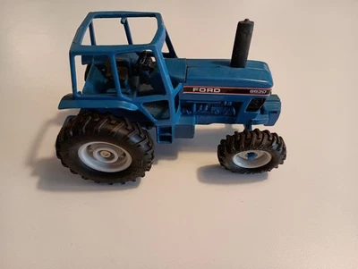 ERTL Ford 8630 Powershift Project Tractor  1:32 Scale - Image 1 of 4