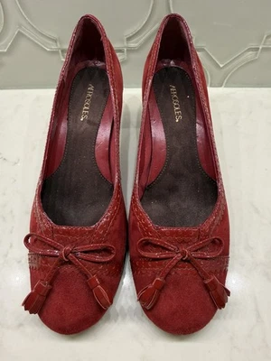 Zapatos de salón para mujer con tacón de gamuza roja en aerosoles con tacón/ajuste de charol 6,5 M Foto 1 de 4