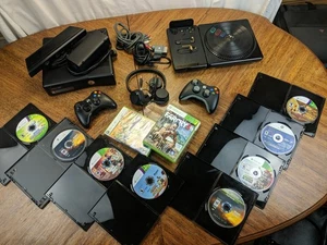 Pacchetto Personalizzato Xbox 360 TESTATO Console Controller x2 DJ Hero Giochi x10 Cuffie - Foto 1 di 16