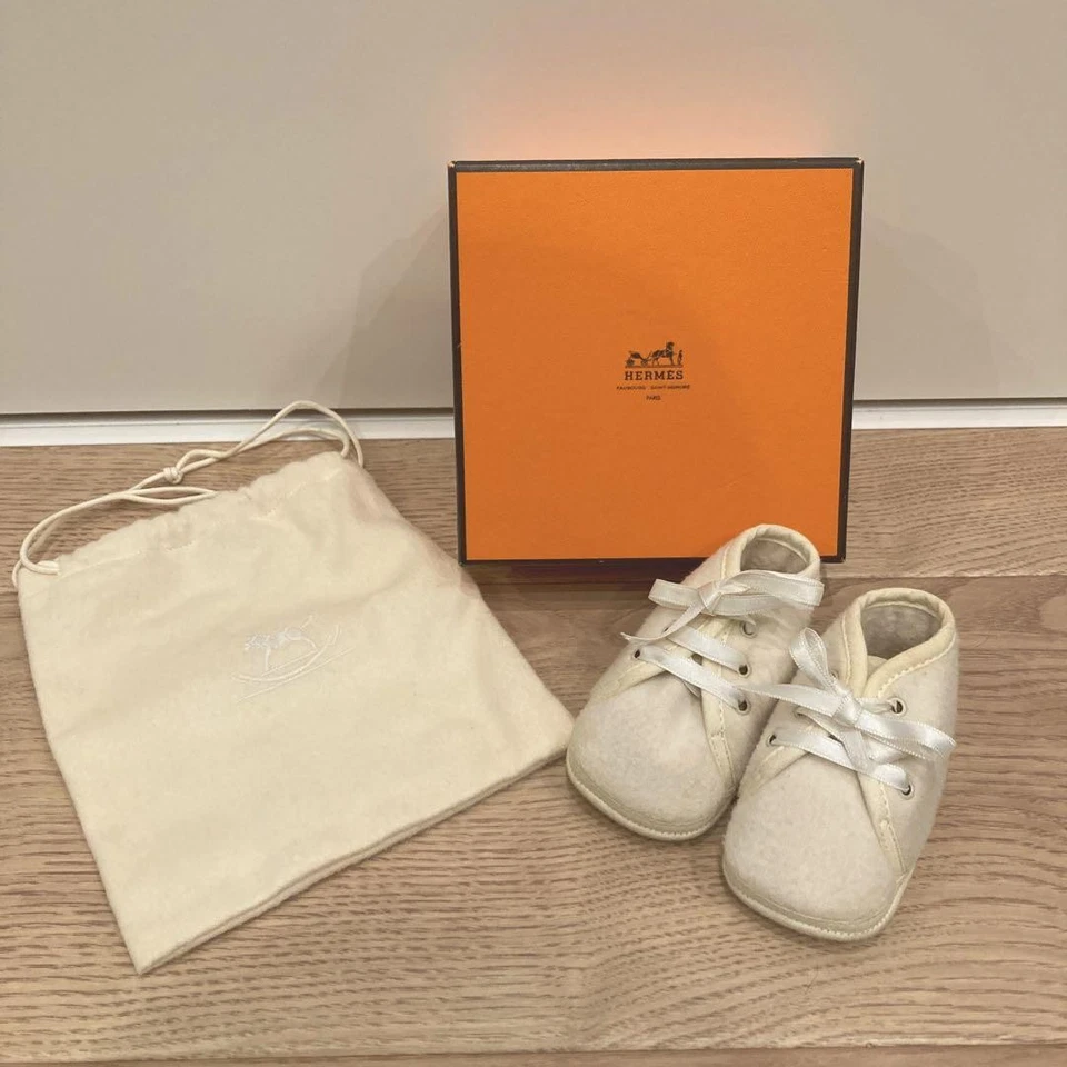 HERMES Bebé Primeros Zapatos Accesorio Color Blanco Patrón Caballo con Caja Almacenaje  Foto 1 de 4