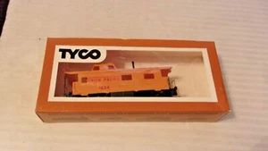 HO Scale Tyco 33' Union Pacific Caboose, Yellow, #1654 BNOS - Picture 1 of 3