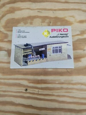 PIKO 60022 N Scale N Bulk Oil Dealer Office Kit - Image 1 of 3