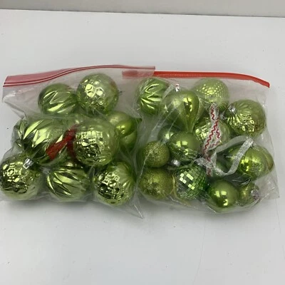 Árbol de Navidad Chartreuse Adornos Bola (Lote de 25) Varios Tamaños 1.5" a 3" Foto 1 de 4