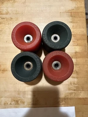 70-е винтажные КРАСНЫЕ И ВЫЦВЕТШИЕ СИНИЕ колеса для скейтборда Kryptonics 70 мм - Изображение 1 из 4