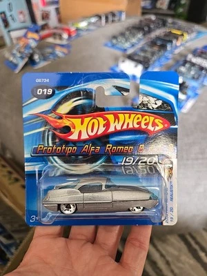 Hot Wheels первое издание Alfa Romeo B.A.T. Запечатанная короткая карточка 9 дюймов c.2005 - Изображение 1 из 4
