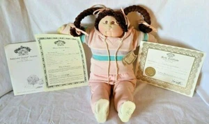 RARO Parche Col Niño Muñeca Marrón Flexible Trenzas Rosa Correr 1985 Xavier Suave Escultura - Imagen 1 de 10