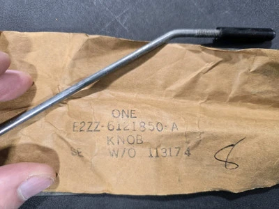 OEM NUEVO DESCONTINUADO FORD MUSTANG 1984-1993 CERRADURA DE PUERTA DESBLOQUEO PERILLA VARILLA ENVÍO GRATUITO Foto 1 de 4