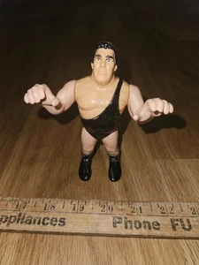 Figura de lucha deportiva Hasbro Titan 1990 de colección WWF ANDRE EL GIGANTE - Imagen 1 de 8
