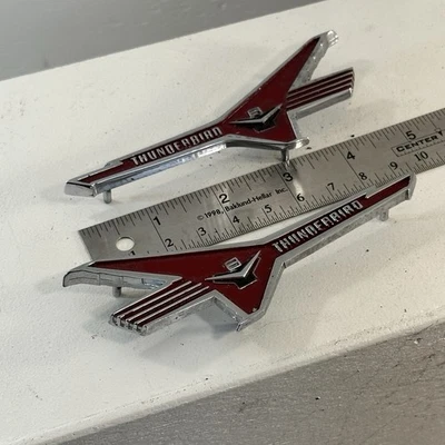 Original OEM Ford Thunderbird guardabarros emblema V8 1956-57 BJ-16228-A, 16220 T Bird Foto 1 de 4